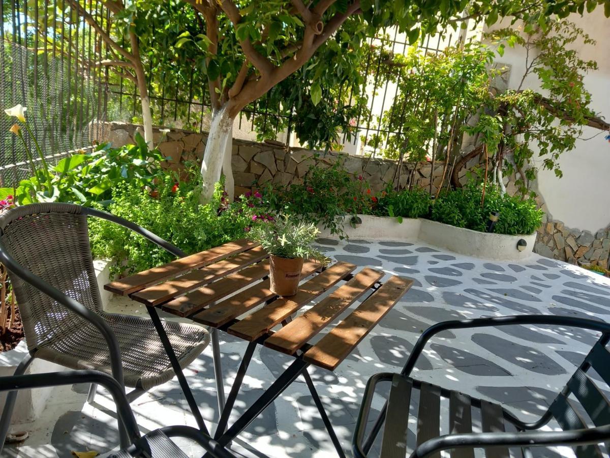 Studio In Garden Poros Town エクステリア 写真